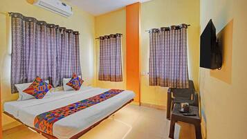 Egyptian cotton sheets, premium bedding, in-room safe, free WiFi