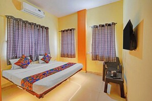 Egyptian cotton sheets, premium bedding, in-room safe, free WiFi - Via Comfort Hub (Hingna)