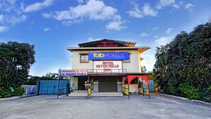 A hotel named 'Hotel Seven Hills' with a signboard indicating 'Rooms Available'. - Via Seven Hills Inn (Mawal)