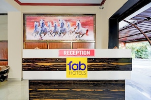 Reception - Via Seven Hills Inn (Mawal)