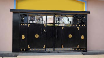 Entrada al alojamiento