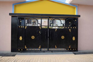 Entrada al alojamiento