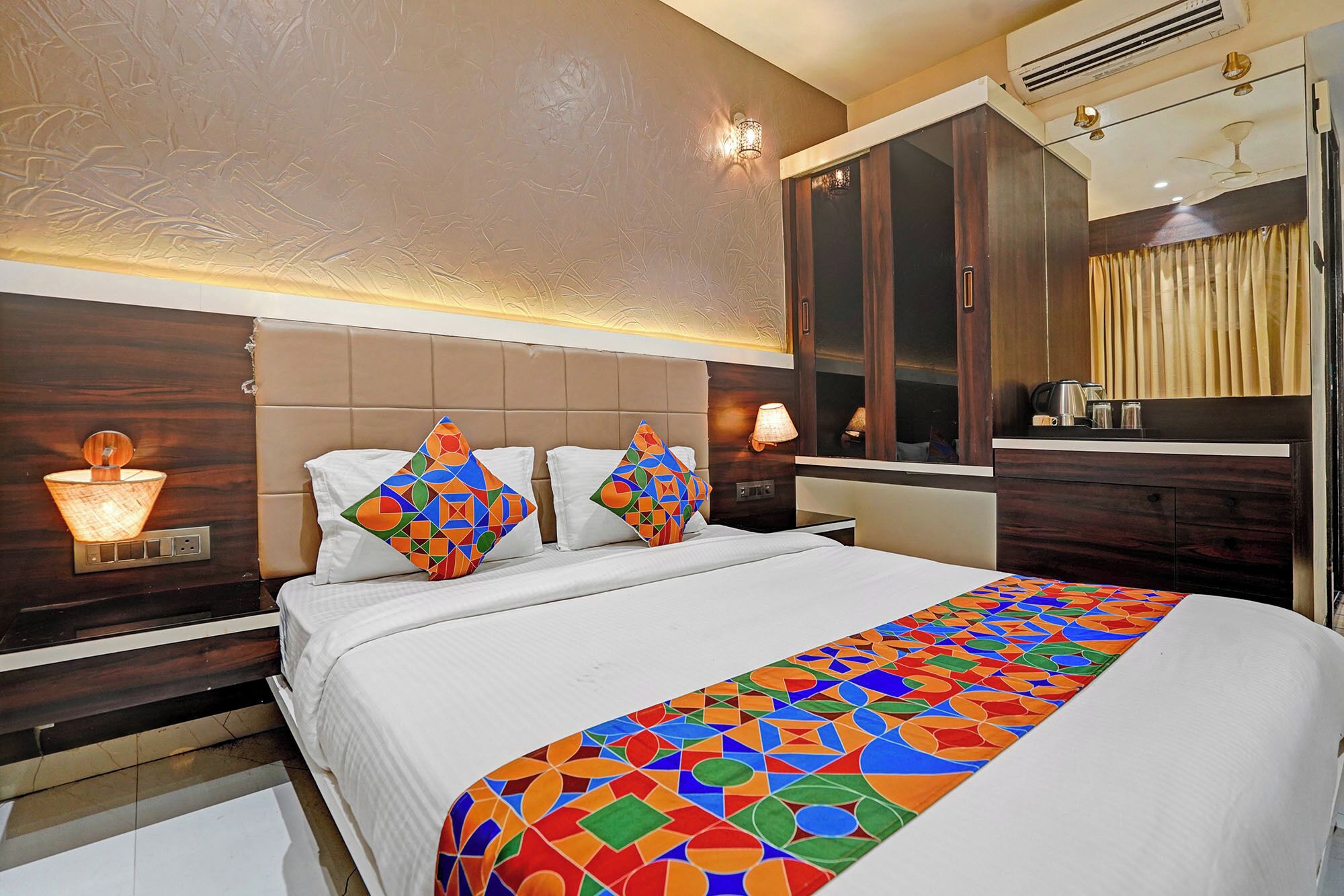 Egyptian cotton sheets, premium bedding, in-room safe, free WiFi