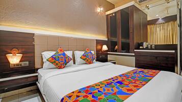 Egyptian cotton sheets, premium bedding, in-room safe, free WiFi