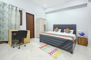 Egyptian cotton sheets, premium bedding, in-room safe, free WiFi - Fabhotel City Charm (Dehradun)