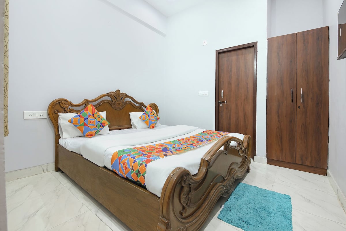 Egyptian cotton sheets, premium bedding, in-room safe, free WiFi