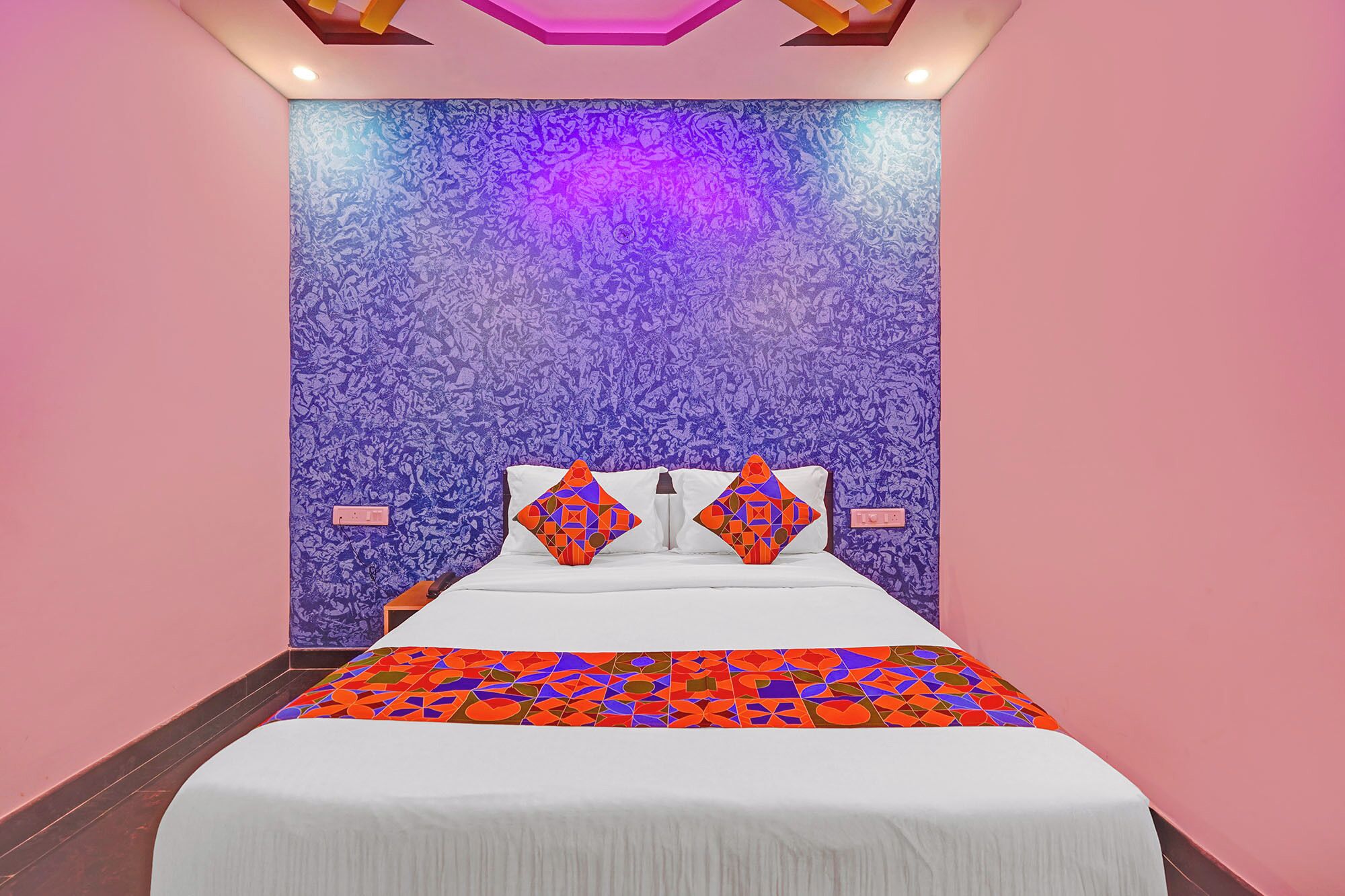 Egyptian cotton sheets, premium bedding, in-room safe, free WiFi