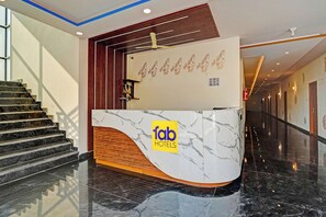 Reception - Fabhotel Day And Night Palace (Bengaluru)
