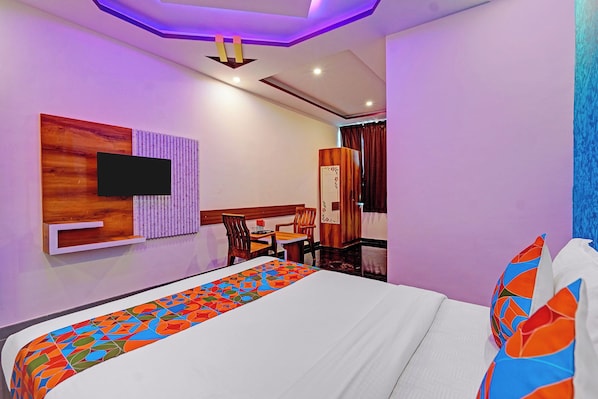 Egyptian cotton sheets, premium bedding, in-room safe, free WiFi