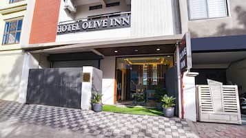 Pintu masuk properti