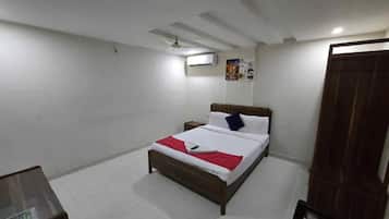 Egyptian cotton sheets, premium bedding, in-room safe, free WiFi