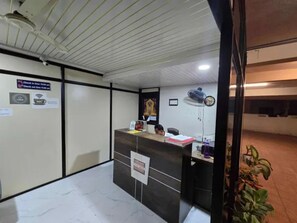 Reception - Fabhotel Silver Suites (Hyderabad)