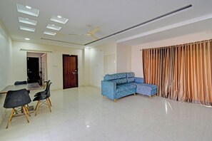 Egyptian cotton sheets, premium bedding, in-room safe, free WiFi