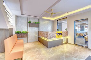 Lobby sitting area - Fabhotel Ayodhya (Rajgurunagar)