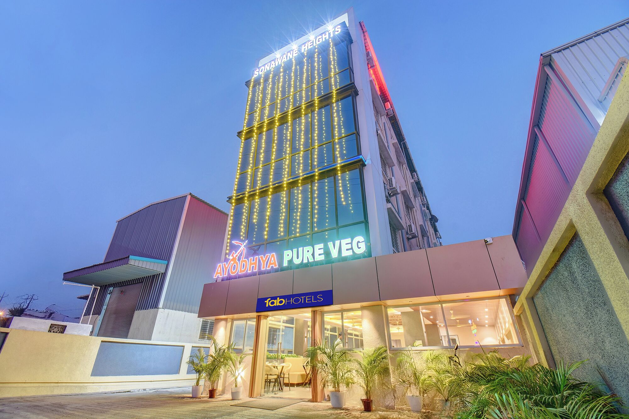 المنشأة من الخارج