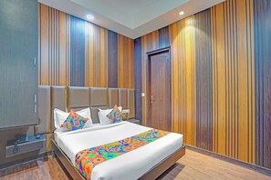 Egyptian cotton sheets, premium bedding, in-room safe, free WiFi - Fabhotel Pingla Residency (New Delhi)