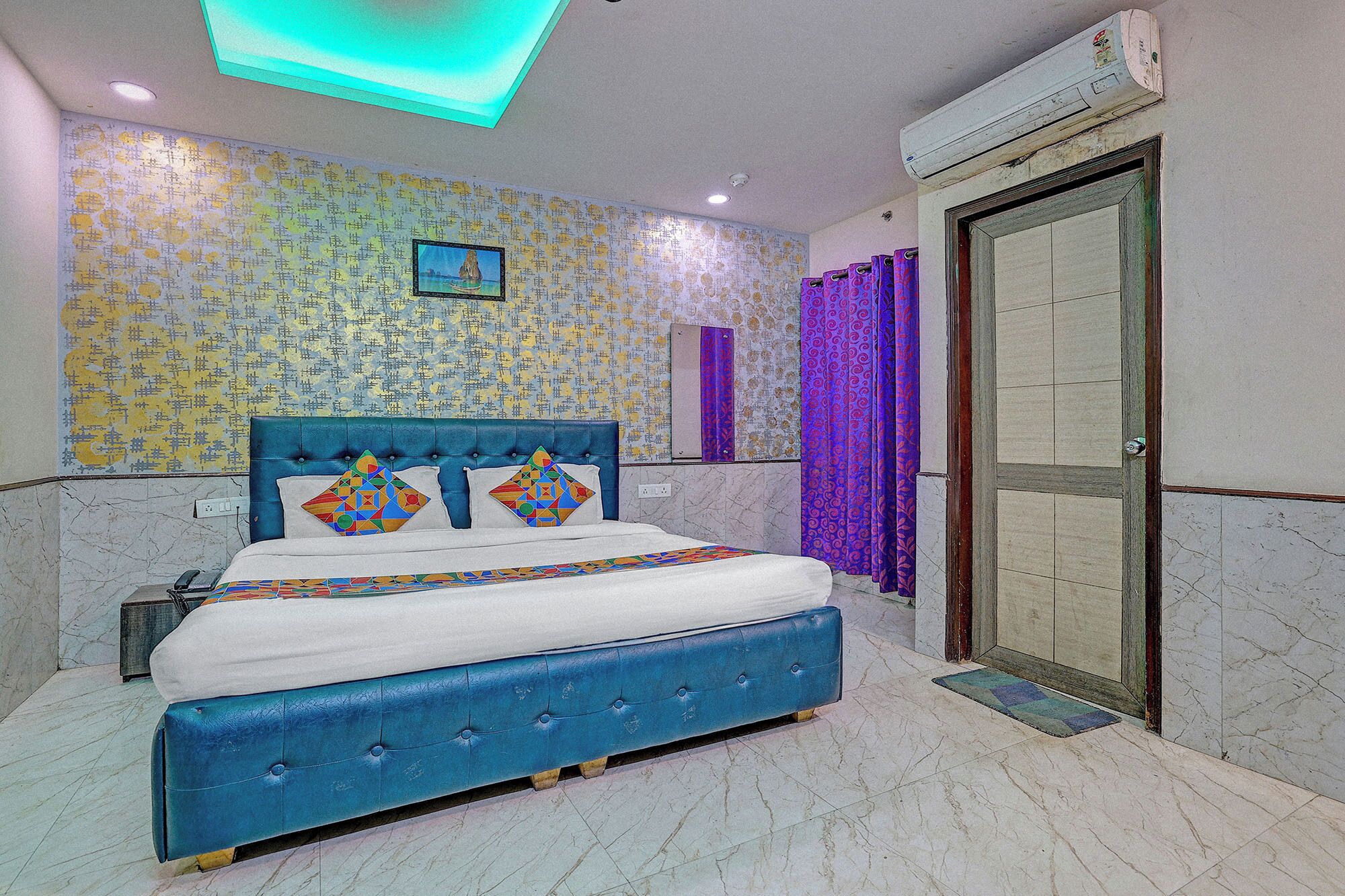 Egyptian cotton sheets, premium bedding, in-room safe, free WiFi