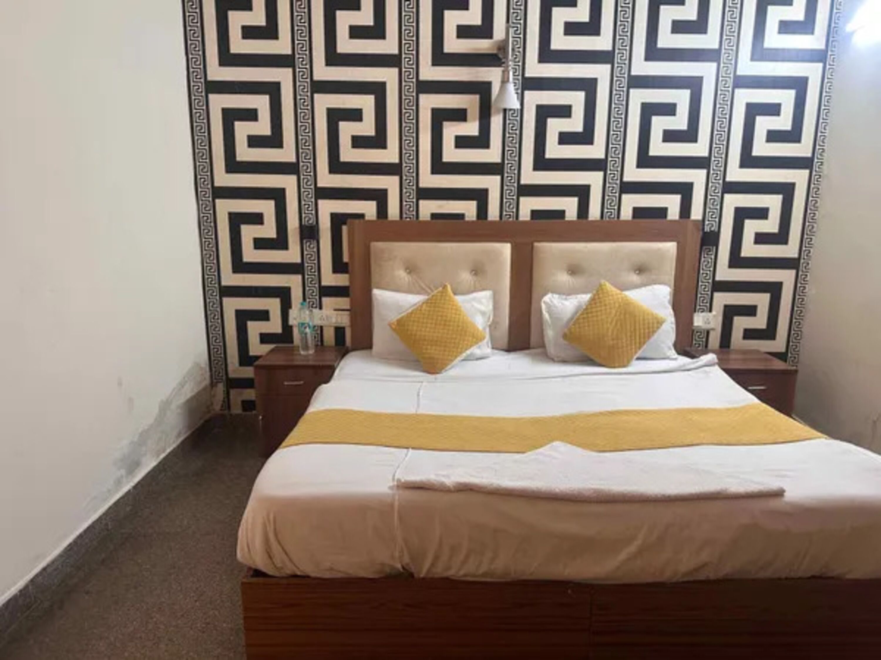 豪華客房 | 埃及棉床單、高級寢具、客房內保險箱、免費無線上網