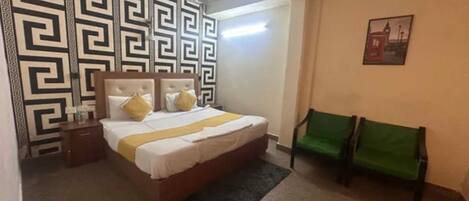 Egyptian cotton sheets, premium bedding, in-room safe, free WiFi