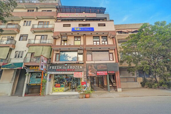 Exterior - Fabhotel Silver Inn Residency (New Delhi)