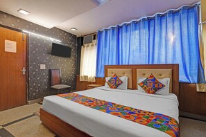 Egyptian cotton sheets, premium bedding, in-room safe, free WiFi - Fabhotel Silver Inn Residency (New Delhi)