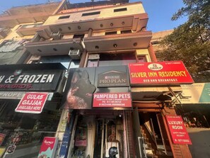 Exterior - Fabhotel Silver Inn Residency (New Delhi)