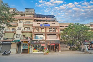 Property entrance - Fabhotel Silver Inn Residency (New Delhi)