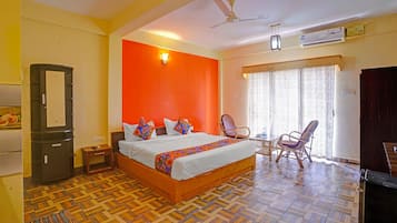 Egyptian cotton sheets, premium bedding, in-room safe, free WiFi