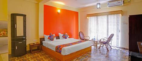 Egyptian cotton sheets, premium bedding, in-room safe, free WiFi