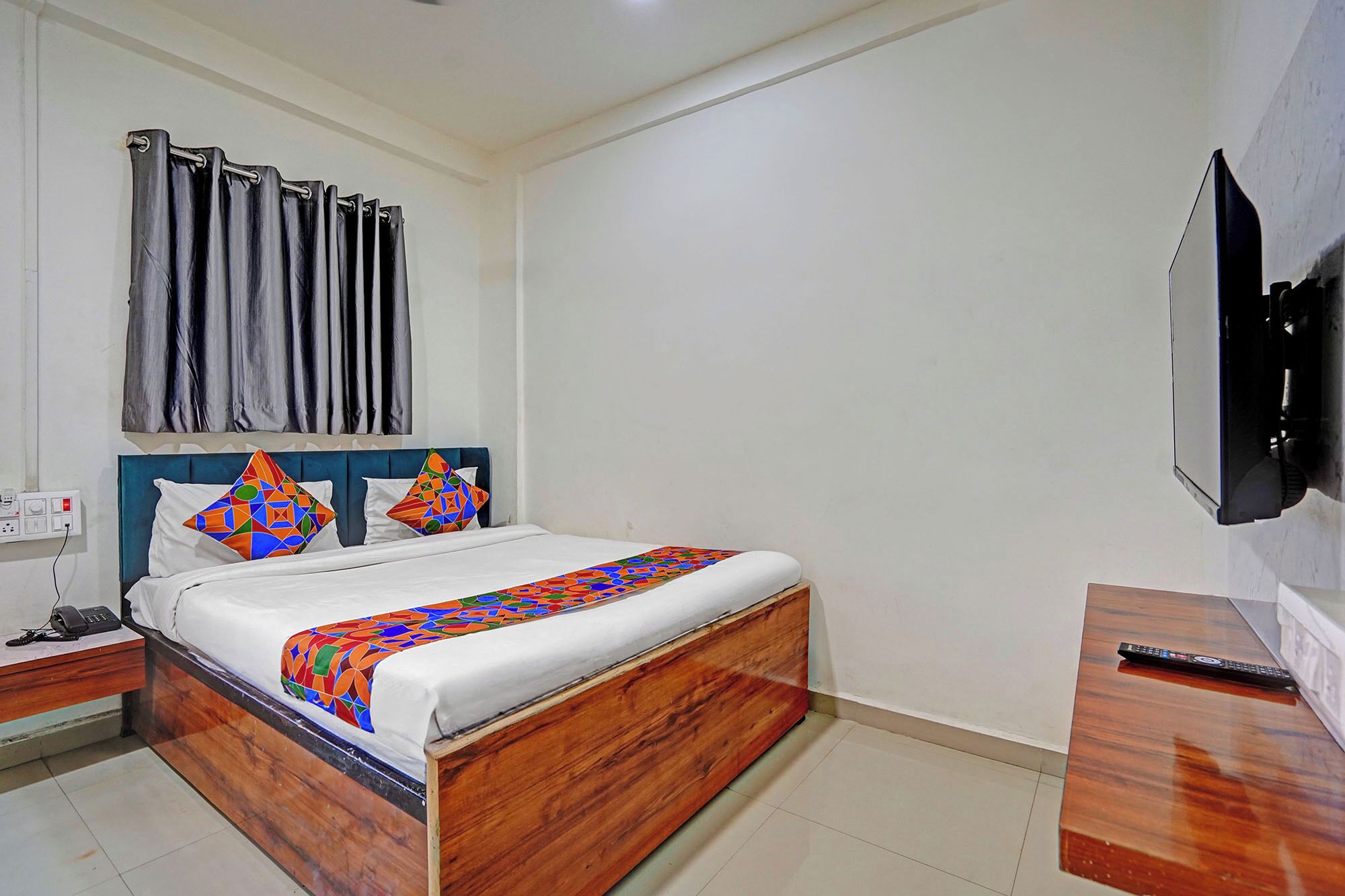 Egyptian cotton sheets, premium bedding, in-room safe, free WiFi