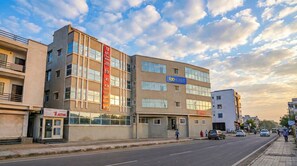 Property entrance - Fabhotel Pearl Inn (Rajgurunagar)