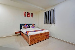 Deluxe Room | Egyptian cotton sheets, premium bedding, in-room safe, free WiFi - Fabhotel Pearl Inn (Rajgurunagar)
