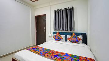 Egyptian cotton sheets, premium bedding, in-room safe, free WiFi