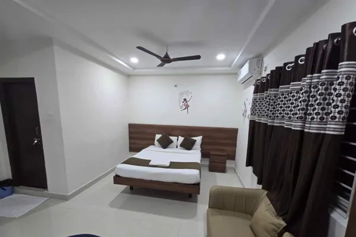 Deluxe Room | Egyptian cotton sheets, premium bedding, in-room safe, free WiFi