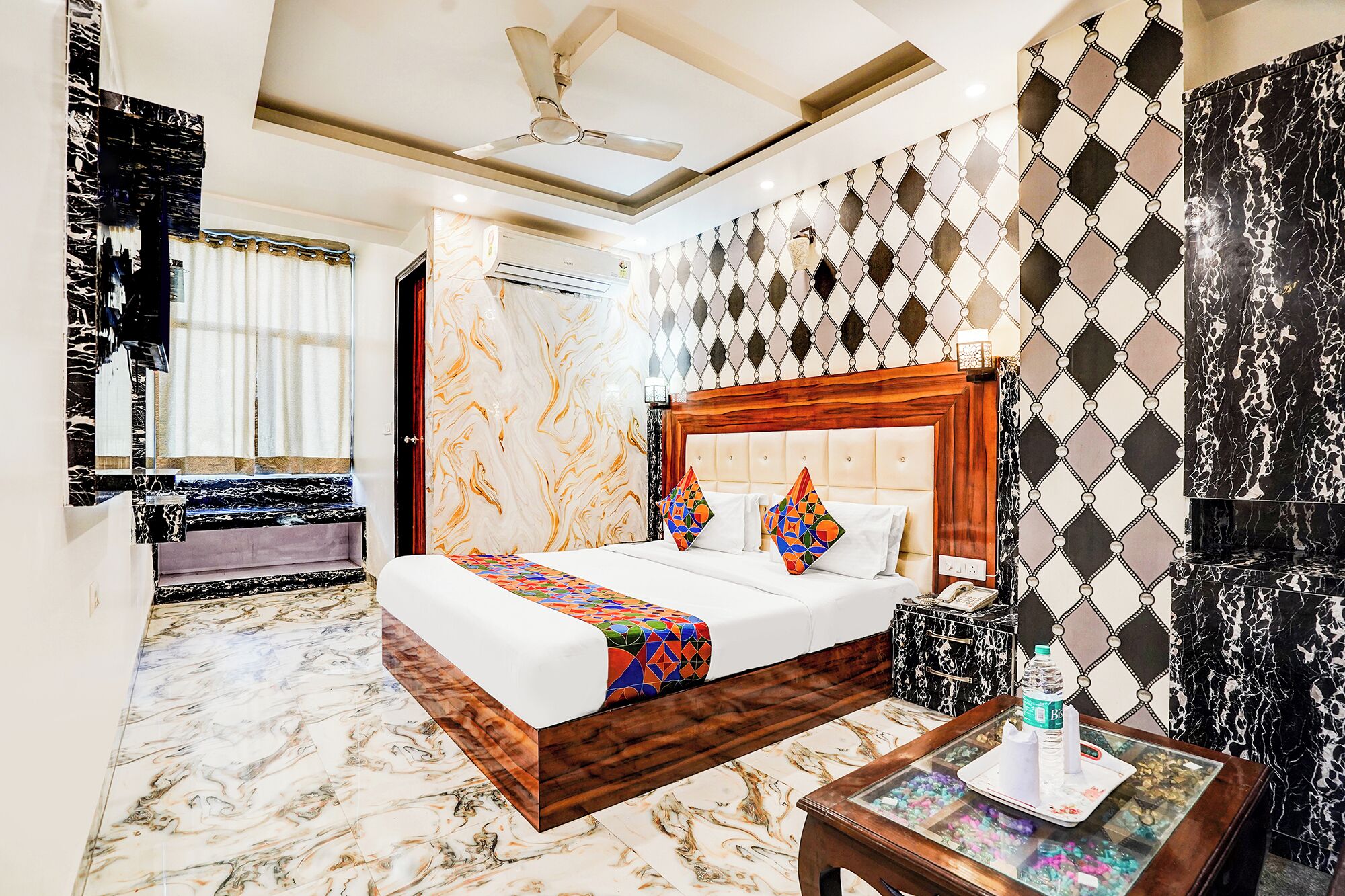 Egyptian cotton sheets, premium bedding, in-room safe, free WiFi