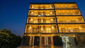 A multi-story hotel with balconies and a sign for 'Tab Hotels'. - FabHotel Premier Stays - 800m from Artemis Hospitals Gurgaon (Gurugram)