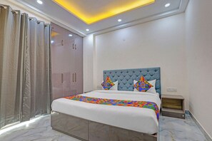 Deluxe Room | Egyptian cotton sheets, premium bedding, in-room safe, free WiFi - Fabhotel Premier Stays (Gurugram)