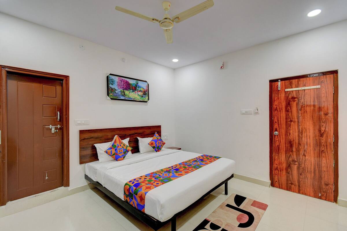 Kamar Deluks | Seprai katun Mesir, seprai premium, brankas, dan Wi-Fi gratis