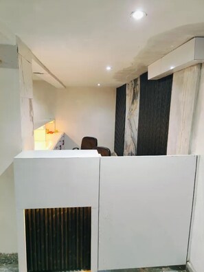 Reception - Fabhotel Poorva Residency (New Delhi)