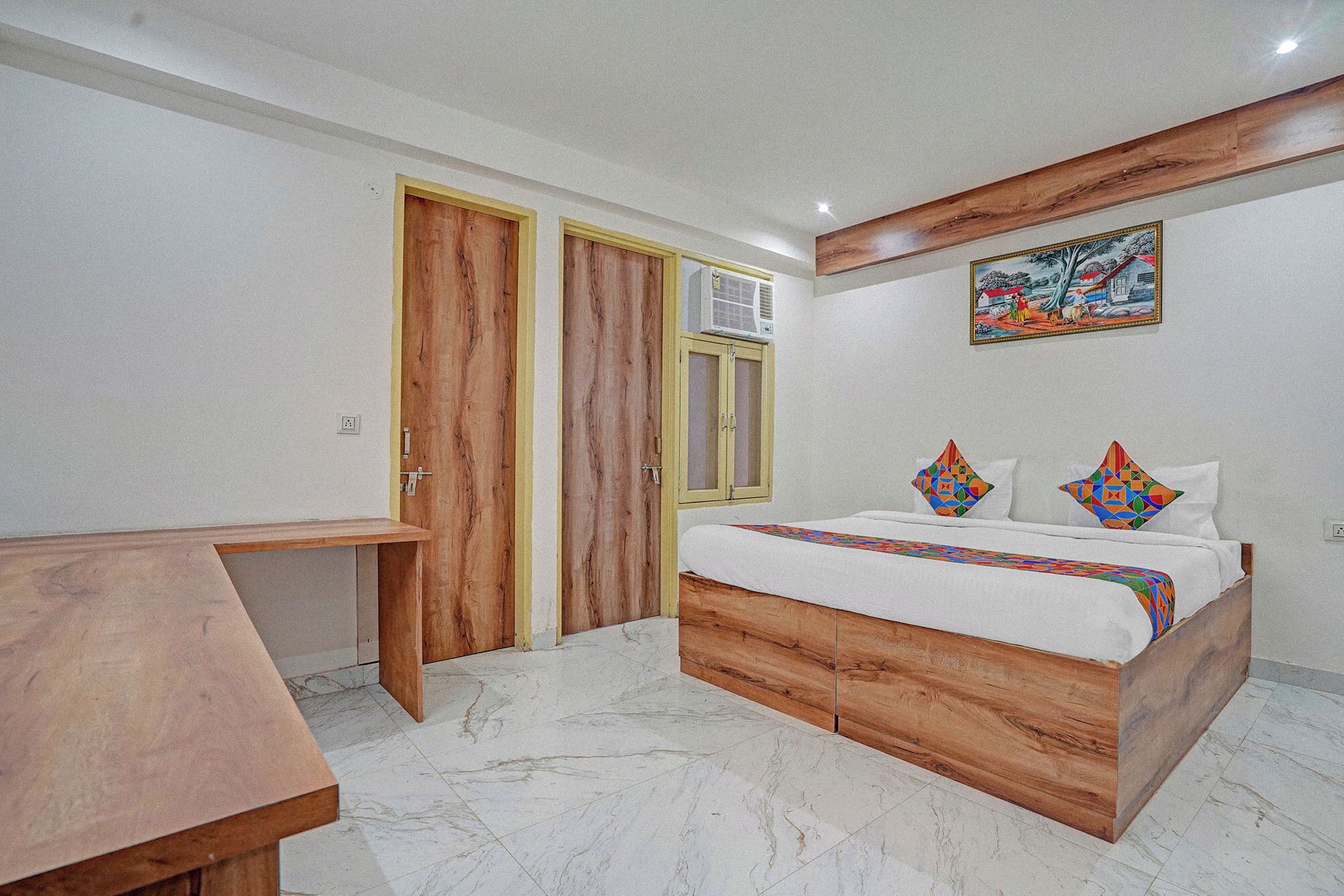 Egyptian cotton sheets, premium bedding, in-room safe, free WiFi