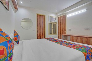 Egyptian cotton sheets, premium bedding, in-room safe, free WiFi - Fabhotel Poorva Residency (New Delhi)