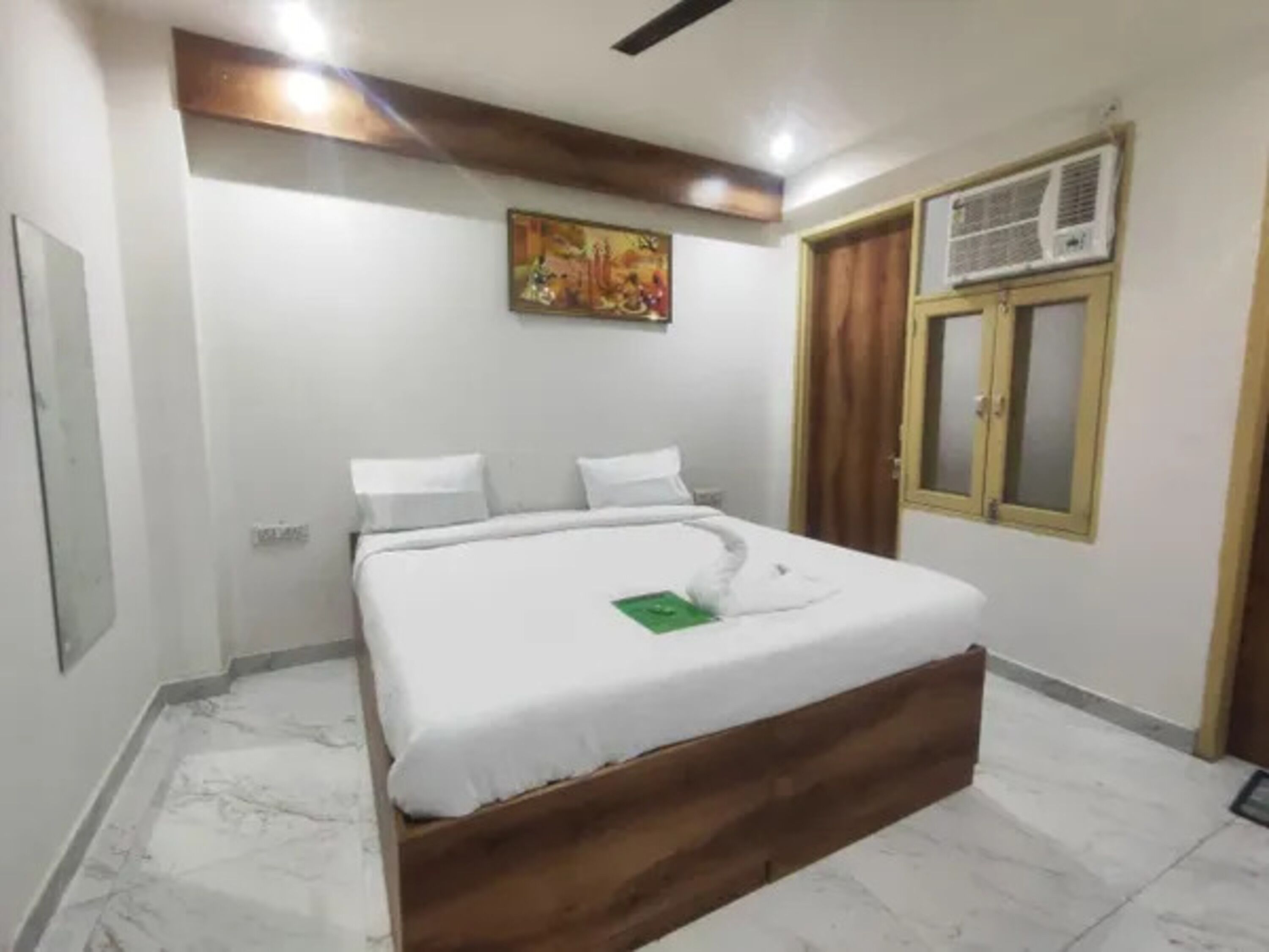 Egyptian cotton sheets, premium bedding, in-room safe, free WiFi