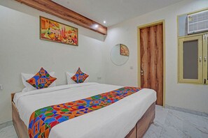 Egyptian cotton sheets, premium bedding, in-room safe, free WiFi - Fabhotel Poorva Residency (New Delhi)