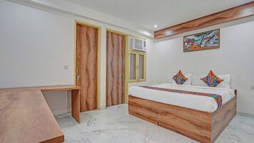 Egyptian cotton sheets, premium bedding, in-room safe, free WiFi