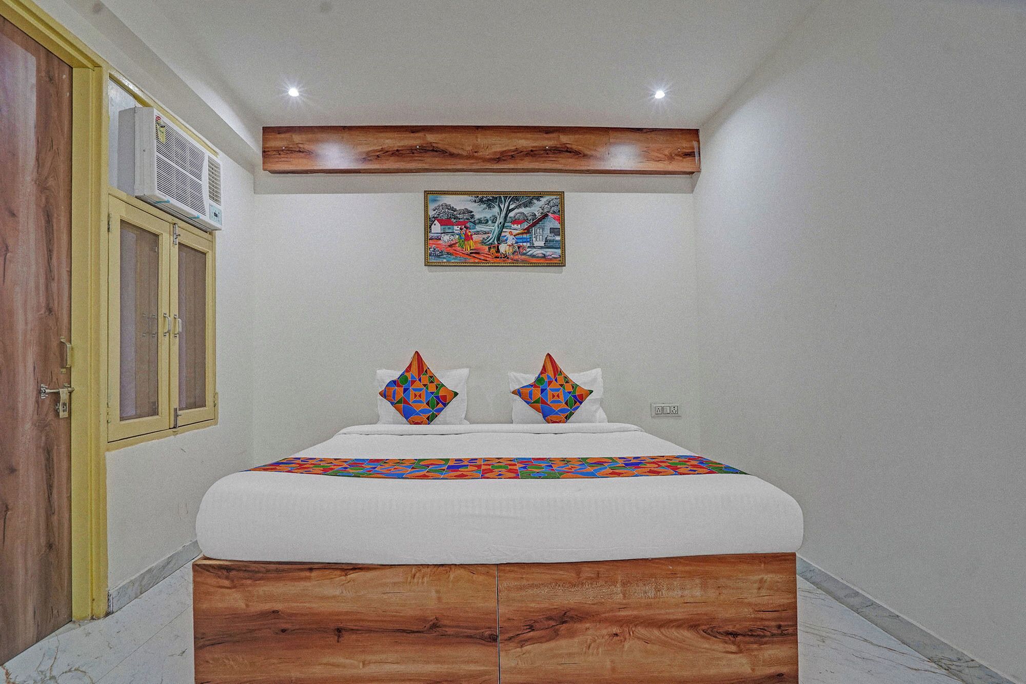 Egyptian cotton sheets, premium bedding, in-room safe, free WiFi