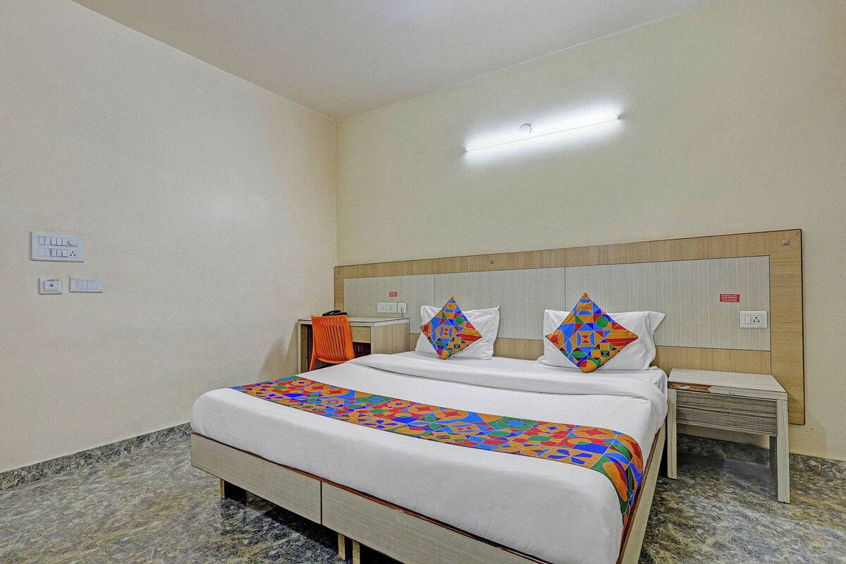 Deluxe Room | Egyptian cotton sheets, premium bedding, in-room safe, WiFi (free)
