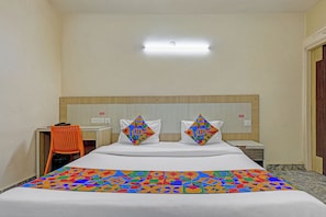 Deluxe Room | Egyptian cotton sheets, premium bedding, in-room safe, free WiFi - Via Crown Inn I (Gurugram)
