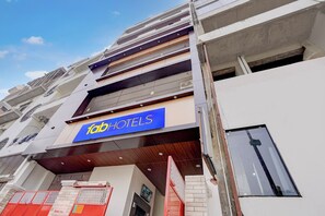 Exterior - Fabhotel Swastik Villa (Varanasi)