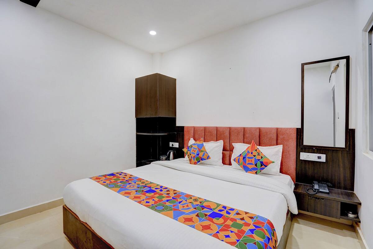 Deluxe Room | Egyptian cotton sheets, premium bedding, in-room safe, WiFi (free)