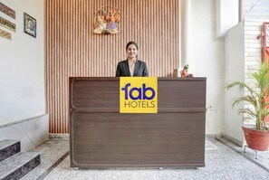 Reception - Fabhotel Swastik Villa (Varanasi)